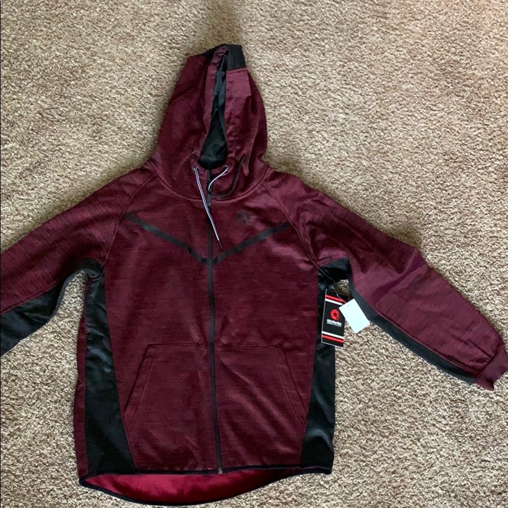 Men’s maroon sweater